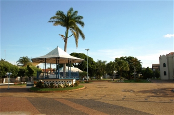 Praça da Matriz da cidade de Valentim Gentil; prefeito falou sobre os lancheiros  (Foto: Prefeitura de Valentim Gentil)
