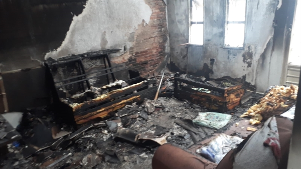 A casa de Marlene Donizeti Polizelli foi completamente destruída pelas chamas e a família agora se uniu para ajudá-la a se reerguer (Foto: Arquivo pessoal)