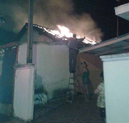 Incêndio destrói residência