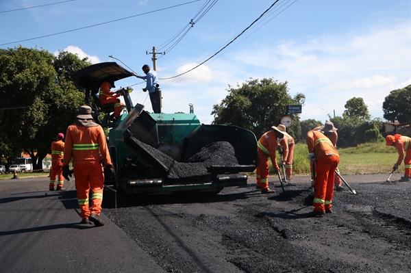 O Pró-Povo começou ontem a receber o tão aguardado recapeamento; obras devem contemplar praticamente o bairro inteiro (Foto: Prefeitura de Votuporanga)