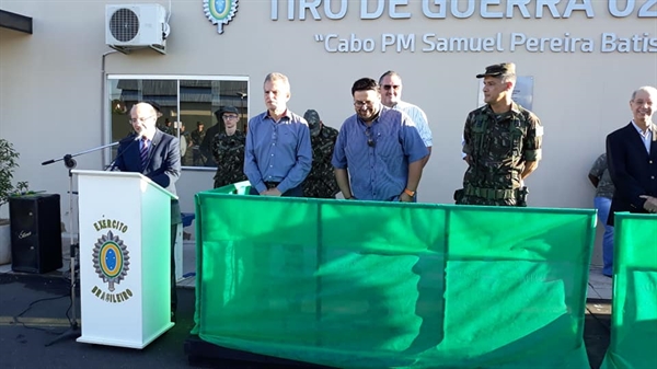 Lideranças da cidade participaram da solenidade em comemoração ao Dia do Exército Brasileiro (Foto: Prefeitura de Votuporanga)