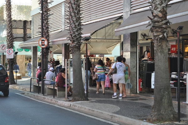 Estabelecimentos e serviços de Votuporanga funcionam em horários especiais hoje, por conta do feriado de Tiradentes (Foto: A Cidade)