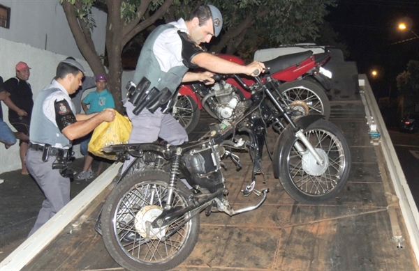 PM acaba com desmanche de motocicletas furtadas