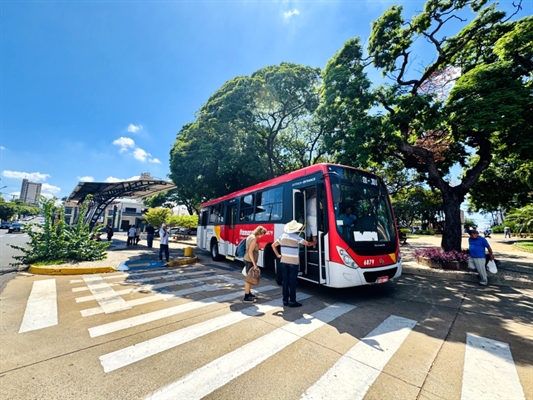 Ônibus da cidade tiveram os horários mudados no começo do ano e os usuários estão insatisfeitos  Foto: Prefeitura de Votuporanga
