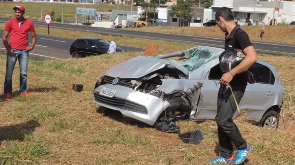 Acidente fere mulher na rodovia Euclides da Cunha
