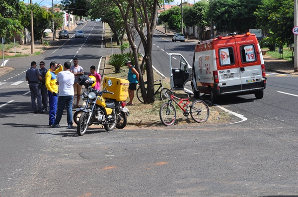 A colisão envolveu uma ciclista e um motociclista (Foto: Aline Ruiz/A Cidade)