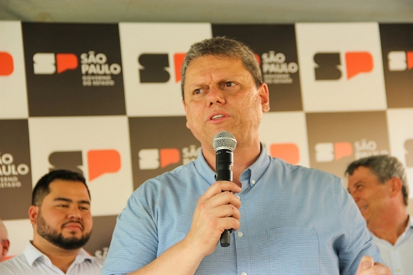 O governador Tarcísio de Freitas irá cumprir agenda oficial amanhã na região para a entrega de casas em Macedônia e Cardoso (Foto: Governo de SP)