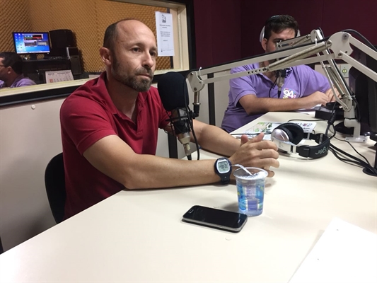 Enrevista: Jean Cova, preparador físico da Votuporanguense, esteve ontem na Cidade FM (Foto: Gabriele Reginaldo/A Cidade)