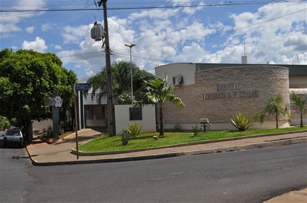 A vítima G. da C. S., de 28 anos foi socorrida às pressas para o Mini Hospital do Pozzobon (Foto: A Cidade)