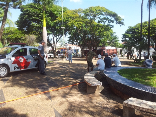 Viaturas compareceram até o local, após denúncias de briga 