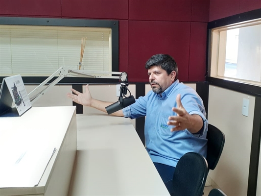 O superintendente da Saev Ambiental, Gustavo Gallo Vilela, esteve nos estúdios da Cidade FM para falar sobre o Dia do Meio Ambiente (Foto: Saev)