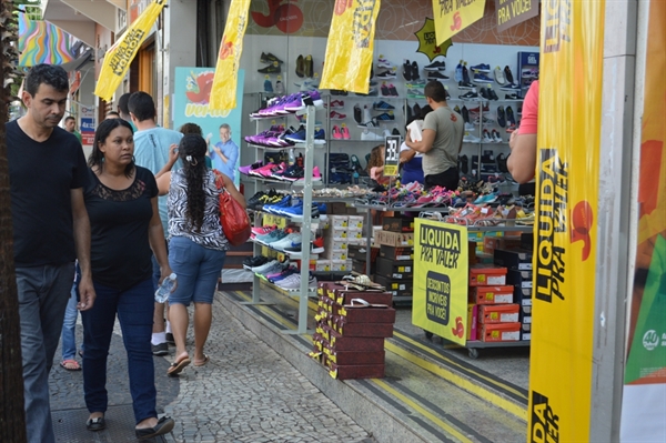 O Dia das Mães tem movimentado o comércio de Votuporanga, desde o início do mês (Foto: Comunicativa)