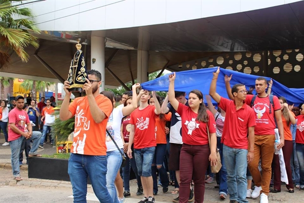 Foram mais de oito horas de evento na Concha Acústica, que contou com pregações, missa, animação com DJ e adoração (Foto: Divulgação)