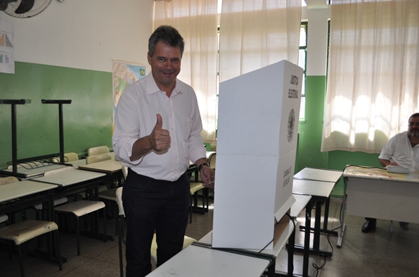 Osvaldo votou na Escola Estadual “Profª Esmeralda Sanches da Rocha”, às 9 horas (Foto: A Cidade/Karolline Bianconi)