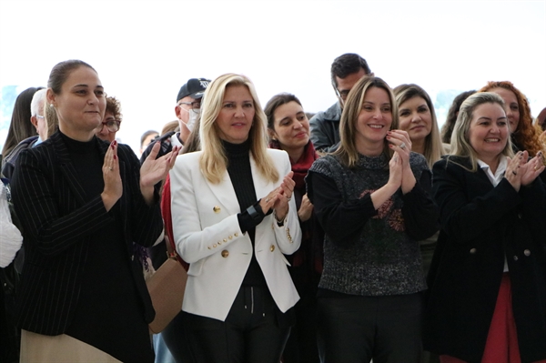 O encontro promovido na terça-feira (14) em Votuporanga reuniu mais de 50 primeiras-damas e representantes de cidades da região  (Foto: A Cidade)