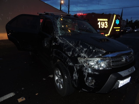 Caminhonete com doutor Rapozero capota após ser atingida por carro