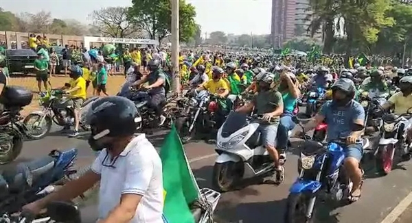 Manifestantes seguiram em carreata até a Prefeitura de Rio Preto; ato foi pacífico (Foto: Arquivo pessoal)