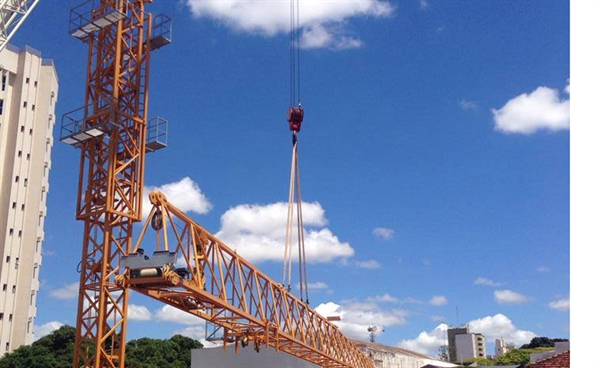 LRJ Engenharia e Construção instala grua que auxilia na construção do Residencial DeHaro