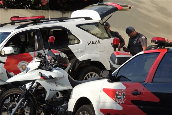 A polícia ainda não conseguiu localizar o autor do crime do homicídio que foi registrado no domingo passado na cidade