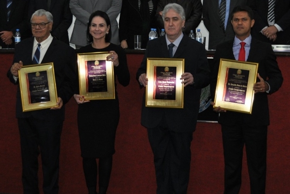 Hélio Martins, Juliana Marão, Celso Penha e Reinaldo Moura foram homenageados nesta segunda-feira (Foto:
