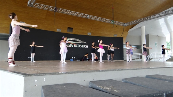 Almagêmea Escola e Boutique de Dança realiza aulas abertas na Concha