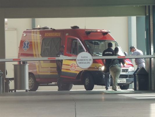 Motociclista fica ferido após acidente na Péricles Belini