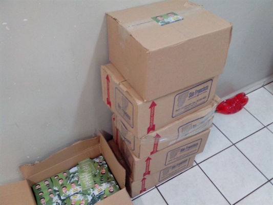Caixas com milhares de panfletos foram apreendidas na madrugada de ontem pela PM (Foto: A Cidade/Jociano Garofolo)