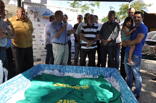 Moradora de Cardoso ganha o barco da promoção do Dia dos Pais