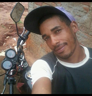 Josiel Francisco dos Santos, de 30 anos, foi espancado até a morte quando teria tentado defender a sua esposa de um assédio (Foto: Arquivo pessoal)