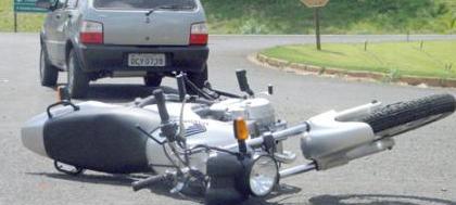 Acidentes com motocicletas ferem três