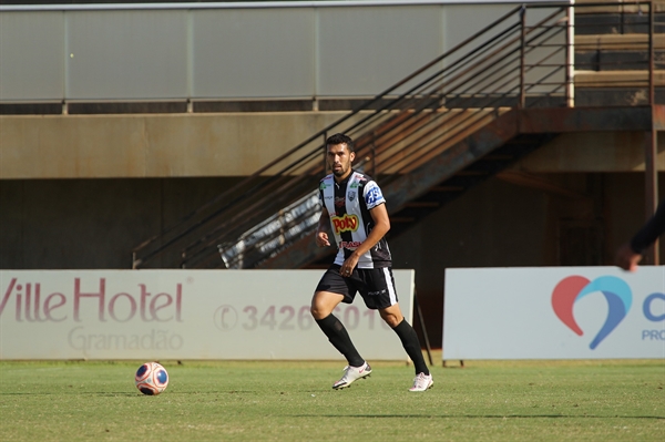 Paulo Henrique acertou a permanência na Votuporanguense e almeja junto ao projeto o acesso em 2022  (Foto: Rafael Bento/CAV)