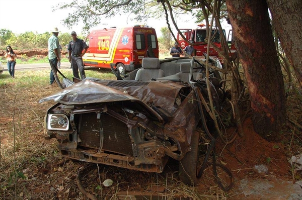 Capotamento deixa motorista gravemente ferido