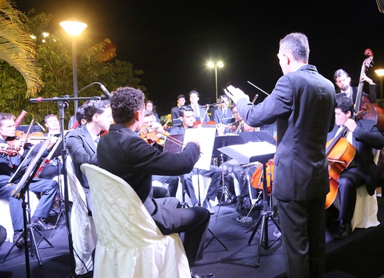  Concerto aberto reuniu aproximadamente 600 pessoas no palco externo do Parque da Cultura (Foto: Divulgação/Prefeitura de Votuporanga) 