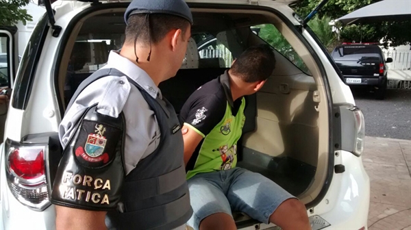 Menor é apreendido com maconha