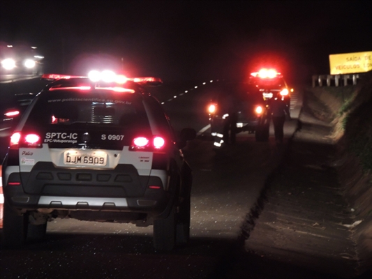 Homem morre atropelado ao atravessar rodovia