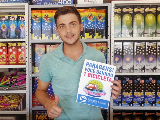 Moradores da rua Amazonas ganham notebook e bicicletas da Campanha Saúde que dá Prêmio 