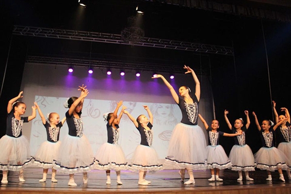 Almagêmea Escola de Dança encanta público em três dias de apresentação