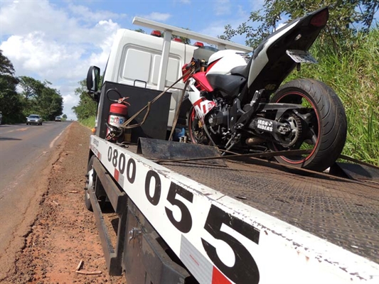 Motociclista sofre queda na Péricles Belini