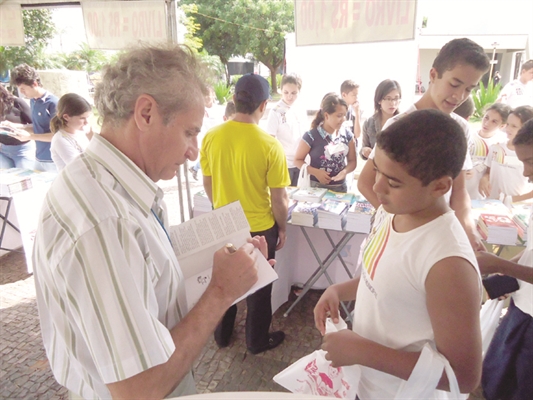 Caravana da Leitura participa do Fliv 2013