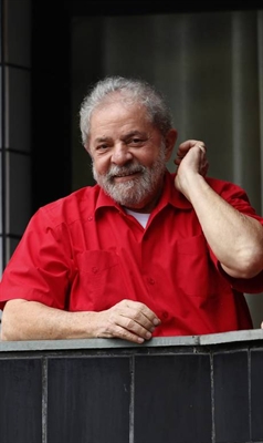 Lula deve assumir ministério, mas exige mudança na economia