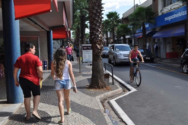 Às vésperas da data, lojas vão funcionar até às 22h