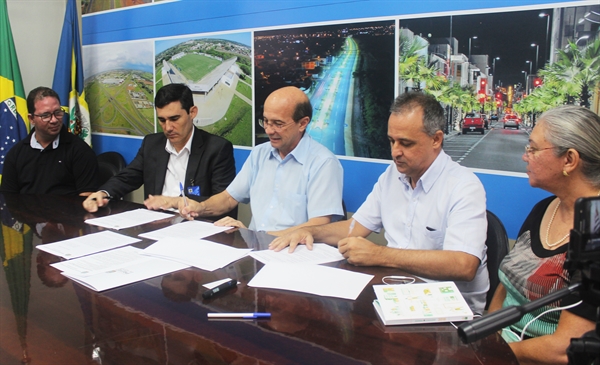 A Instituição e a Prefeitura de Votuporanga assinaram nesta segunda-feira (26) termo de fomento (Foto: Divulgação/Santa Casa)