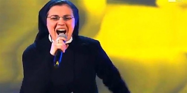 Freira italiana vira sensação no 'The Voice'