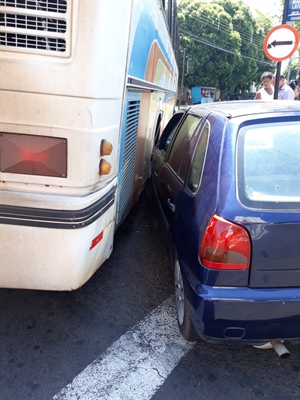 Felizmente, ninguém se feriu durante a colisão (Foto: Reprodução)