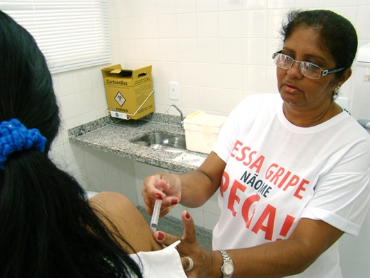 Para tomar a vacina o paciente deverá estar com carteirinha de vacinação