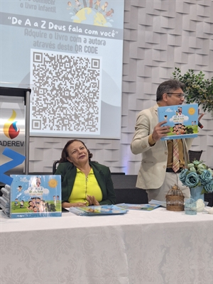 Eva Aparecida de Oliveira Barbosa lançou seu livro na Igreja Evangélica Assembleia de Deus Renovada (Foto: Arquivo Pessoal)