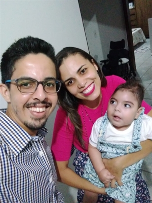 Miguel Sousa Gomes, 2 anos, junto aos pais Patrícia de Souza e Jean Gomes (Foto: Arquivo Pessoal)