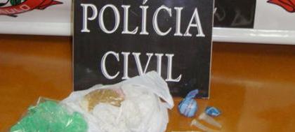 Dise prende dois homens com drogas em suas residências