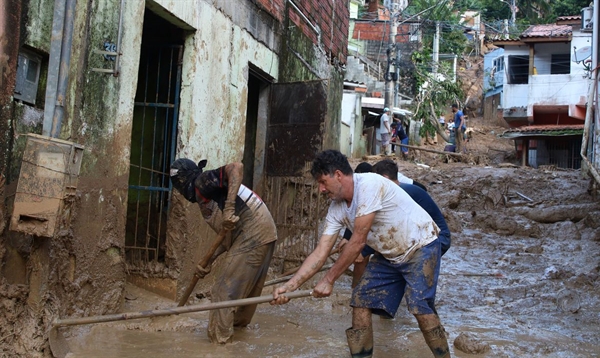 As fortes chuvas que atingiram o Litoral Norte do Estado fizeram 48 vítimas e deixaram mais de 1,7 mil pessoas desalojadas (Foto: Agência Brasil) 