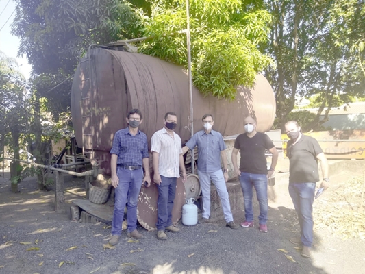 Uma equipe da Secretaria de Obras, comandada por Salvador Castrequini, acompanhado dos servidores Jonatas Mateus Trevisan e Adilson de Souza Xavier, além do secretário de Governo, Alexandre Giora, e o vereador Jura fizeram uma visita técnica à área.  (Foto: Arquivo pessoal)